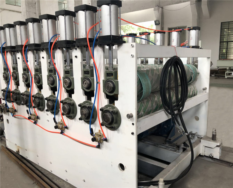 Máquina para fabricar tableros de espuma de PVC